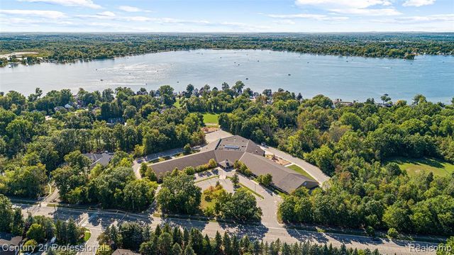 30924 Tanglewood Drive, Novi, MI 48377