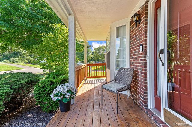 30924 Tanglewood Drive, Novi, MI 48377