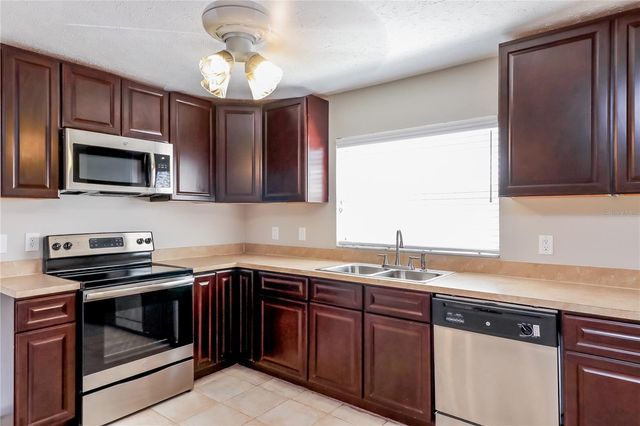 1637 PINTAIL COURT, Lutz, FL 33549