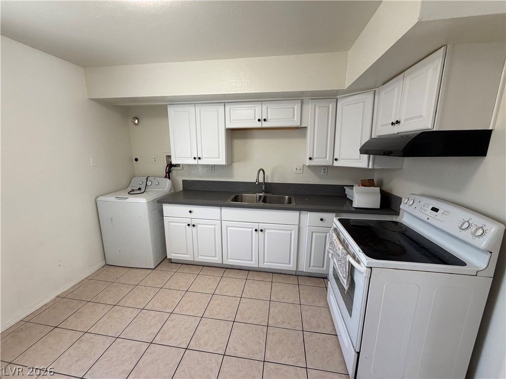425 East Merlayne Drive, Henderson, NV 89011 — photo 5