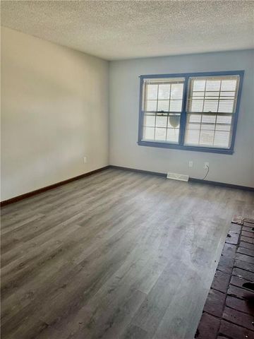 5406 Ditzler Avenue, Raytown, MO 64133
