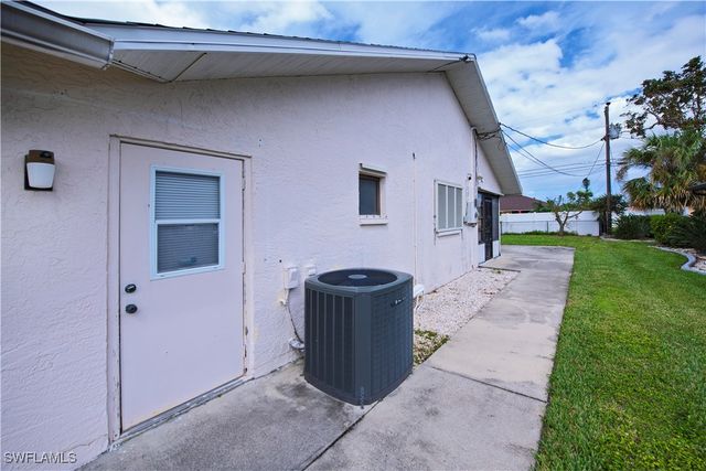 1201 SE 23rd ST, Cape Coral, FL 33990