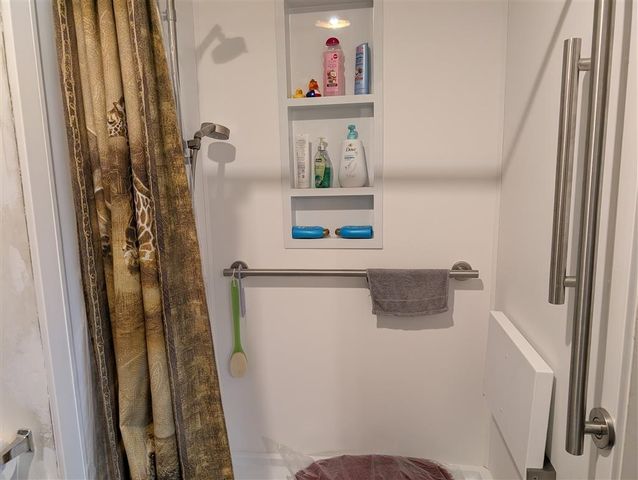 70 WINDSOR DR, Fishersville, VA 22939