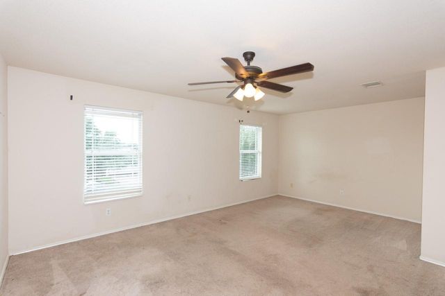 102 Quail Hollow DR, Hutto, TX 78634