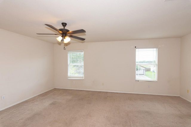 102 Quail Hollow DR, Hutto, TX 78634