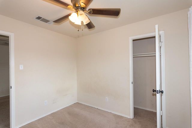 102 Quail Hollow DR, Hutto, TX 78634