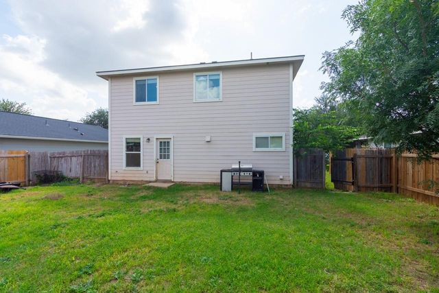 102 Quail Hollow DR, Hutto, TX 78634