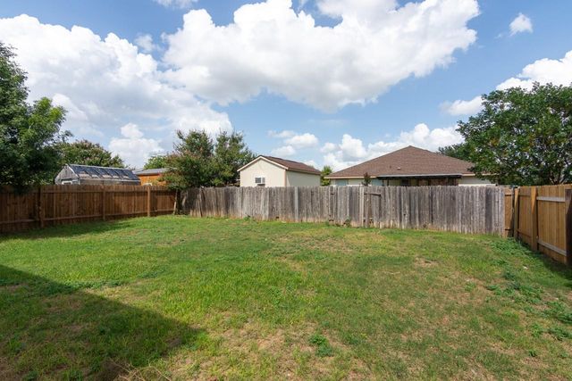 102 Quail Hollow DR, Hutto, TX 78634