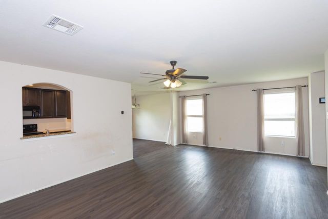 102 Quail Hollow DR, Hutto, TX 78634