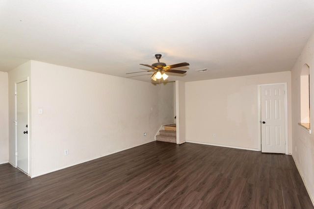 102 Quail Hollow DR, Hutto, TX 78634