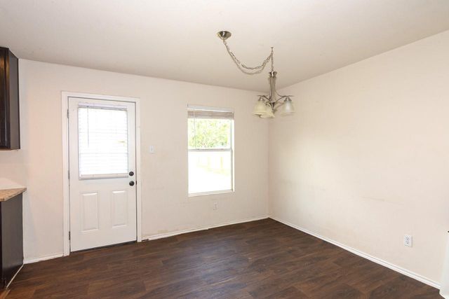 102 Quail Hollow DR, Hutto, TX 78634