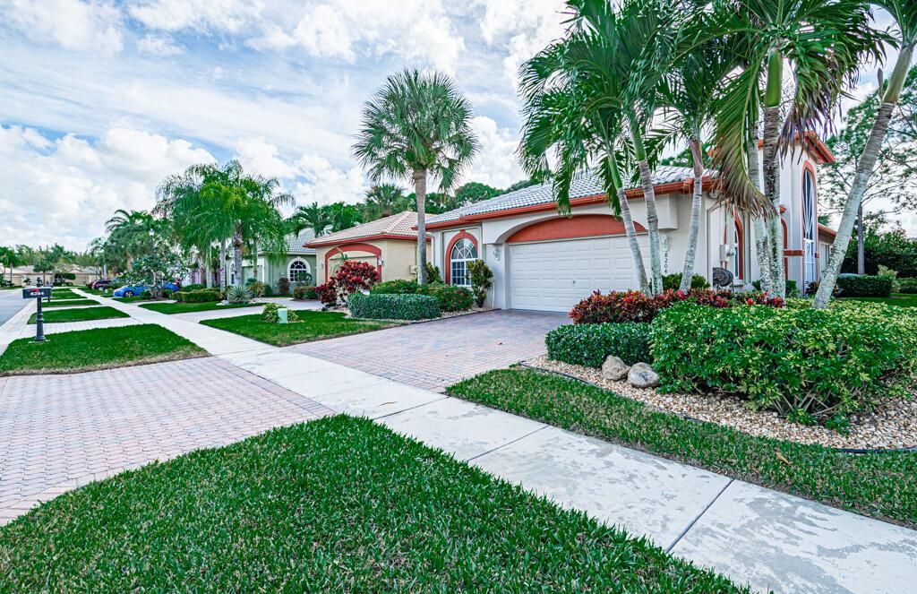 8204 Brindisi Lane, Boynton Beach, FL 33472