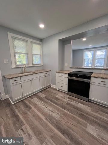 25 DUKE ST, Hershey, PA 17033