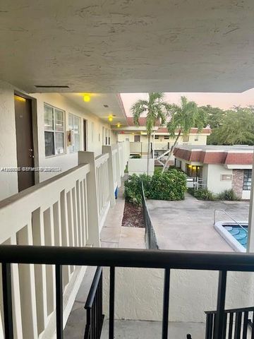 4165 SW 67th Avenue 206B, Davie, FL 33314