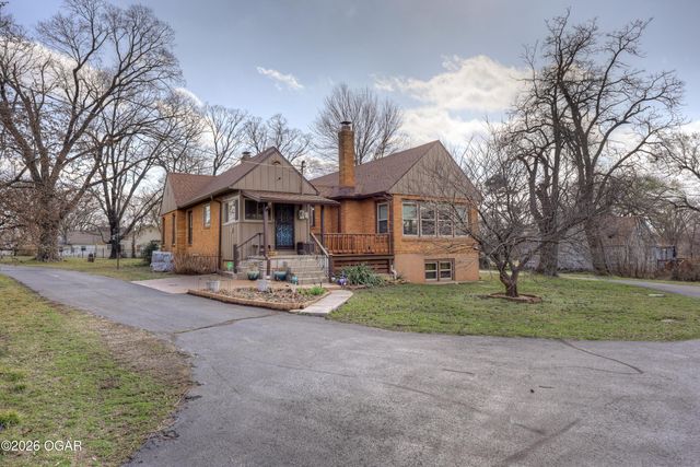 208 N College Street, Webb City, MO 64870