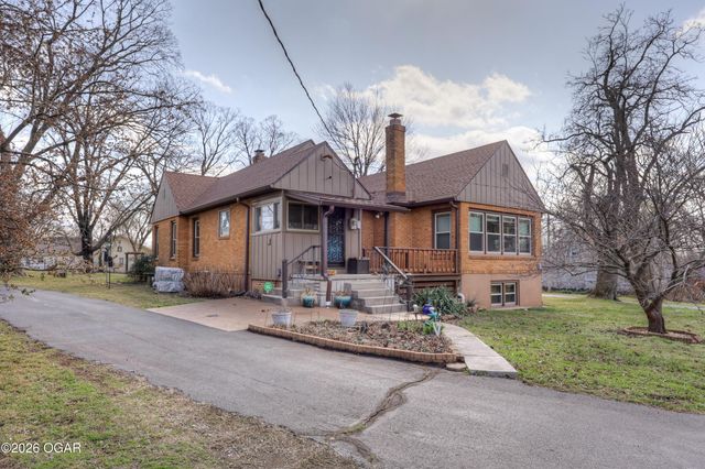 208 N College Street, Webb City, MO 64870