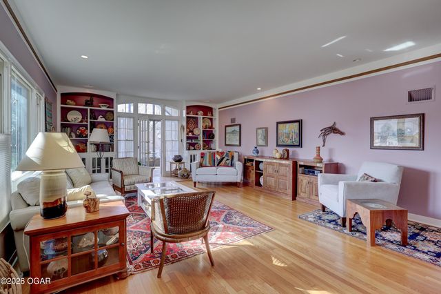 208 N College Street, Webb City, MO 64870