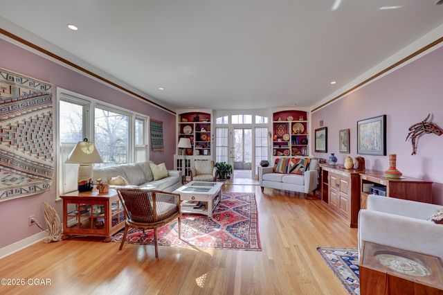 208 N College Street, Webb City, MO 64870