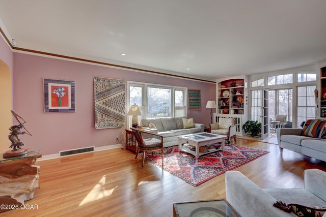 208 N College Street, Webb City, MO 64870