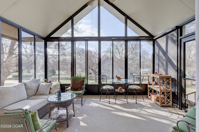 208 N College Street, Webb City, MO 64870