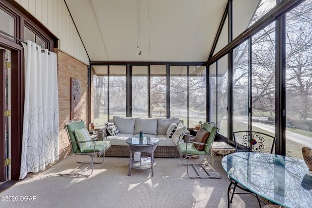 208 N College Street, Webb City, MO 64870