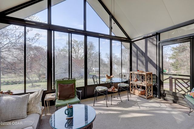 208 N College Street, Webb City, MO 64870