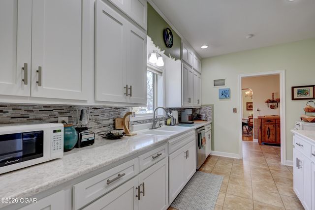 208 N College Street, Webb City, MO 64870