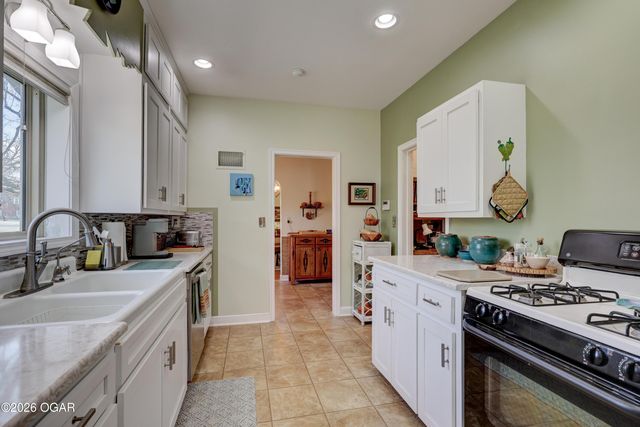 208 N College Street, Webb City, MO 64870