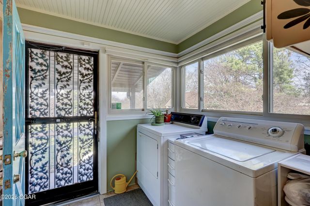 208 N College Street, Webb City, MO 64870