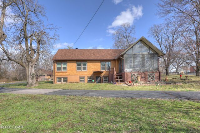 208 N College Street, Webb City, MO 64870