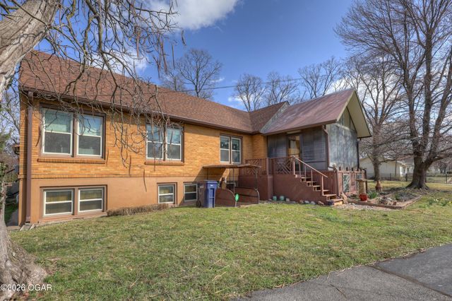 208 N College Street, Webb City, MO 64870