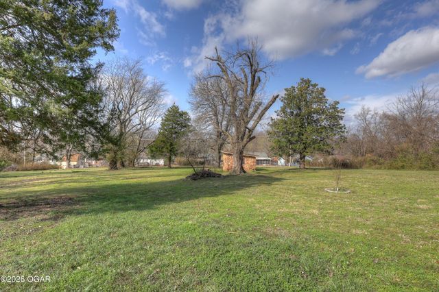 208 N College Street, Webb City, MO 64870