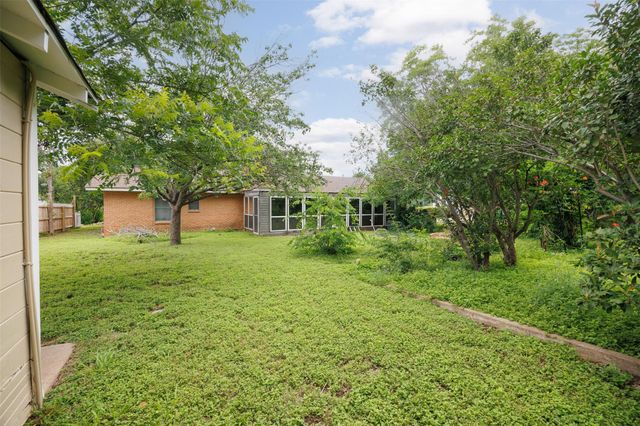 606 E Liberty Ave, Round Rock, TX 78664