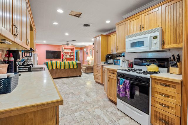 606 E Liberty Ave, Round Rock, TX 78664