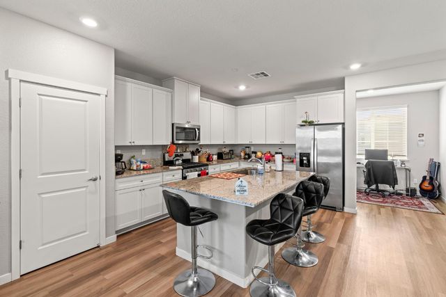 4057 Southampton St, West Sacramento, CA 95691