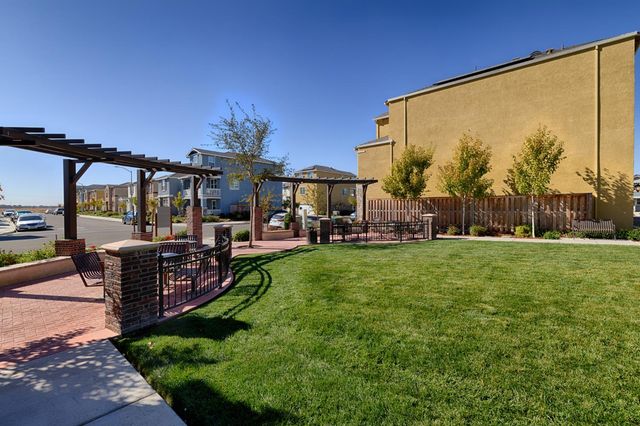 4057 Southampton St, West Sacramento, CA 95691