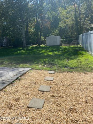 21 Forest Drive, Manalapan, NJ 07726