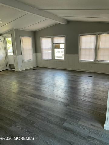 21 Forest Drive, Manalapan, NJ 07726