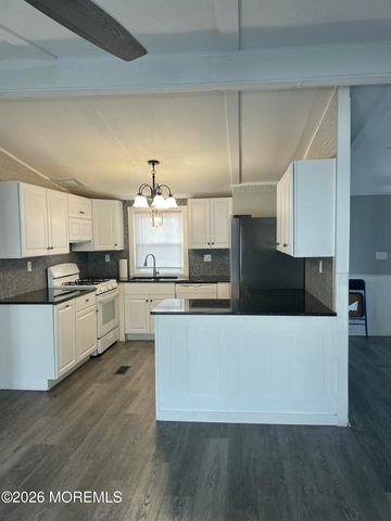 21 Forest Drive, Manalapan, NJ 07726