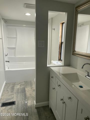 21 Forest Drive, Manalapan, NJ 07726