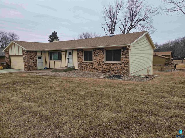 2408 S Valley View Rd Road, Sioux Falls, SD 57106