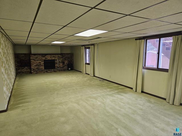 2408 S Valley View Rd Road, Sioux Falls, SD 57106