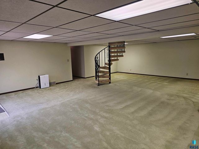 2408 S Valley View Rd Road, Sioux Falls, SD 57106