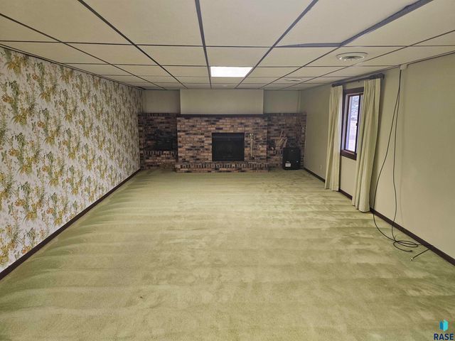 2408 S Valley View Rd Road, Sioux Falls, SD 57106