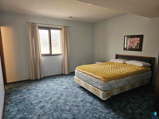 2408 S Valley View Rd Road, Sioux Falls, SD 57106