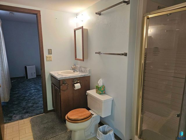 2408 S Valley View Rd Road, Sioux Falls, SD 57106