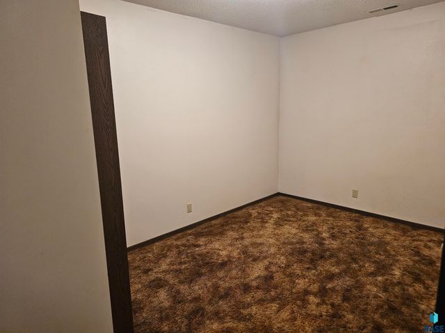 2408 S Valley View Rd Road, Sioux Falls, SD 57106