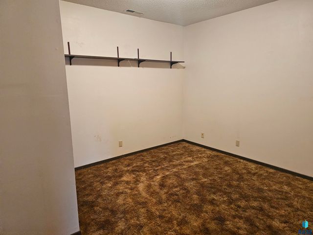 2408 S Valley View Rd Road, Sioux Falls, SD 57106