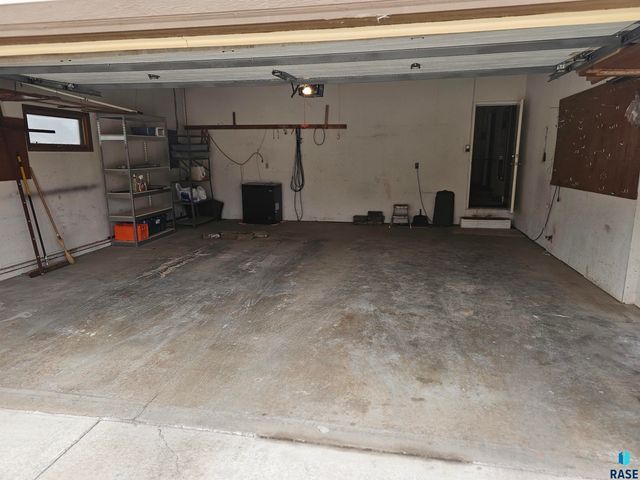 2408 S Valley View Rd Road, Sioux Falls, SD 57106