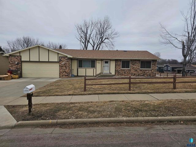 2408 S Valley View Rd Road, Sioux Falls, SD 57106